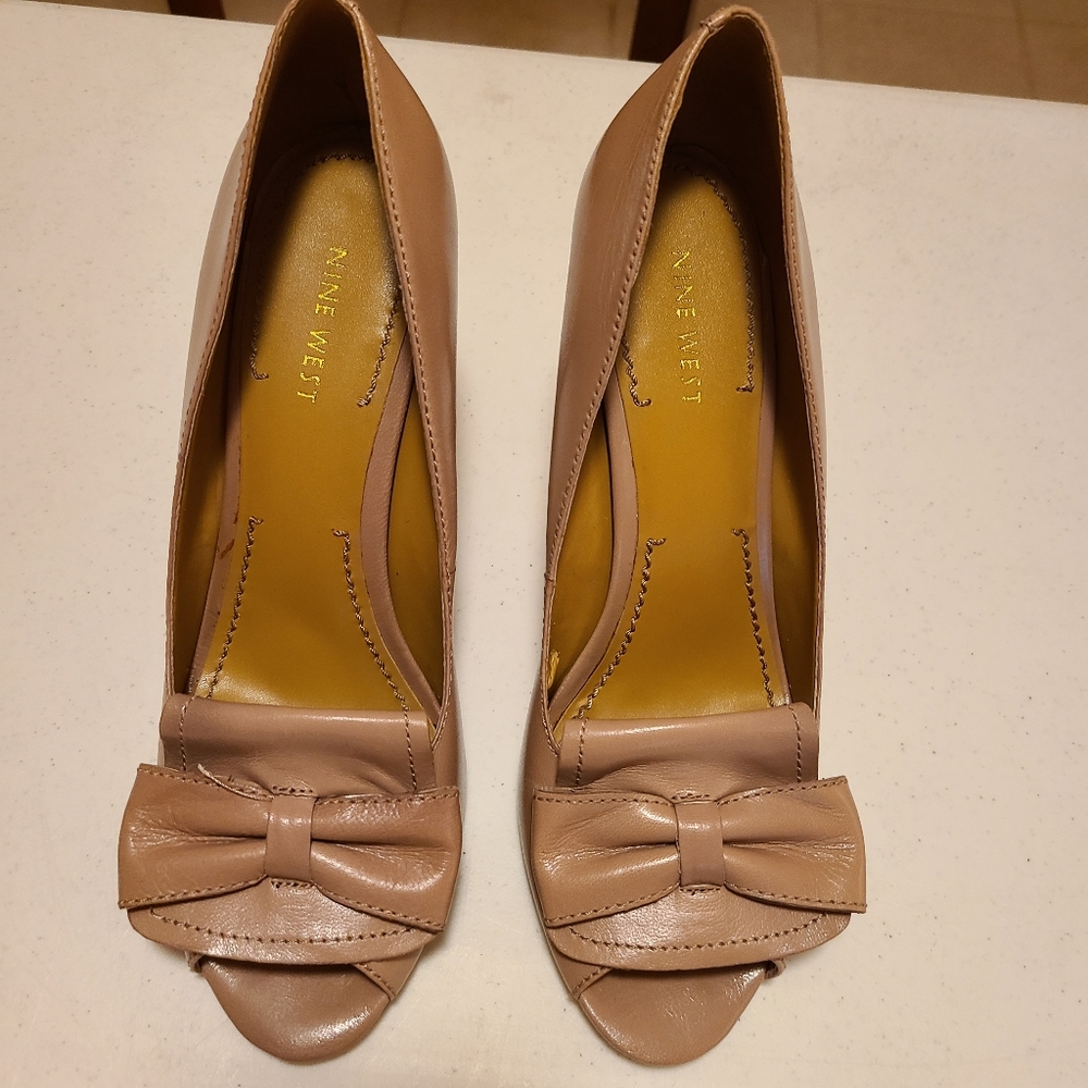 Nine West Women's Seamlesoul Peep-Toe Pump Nude-9